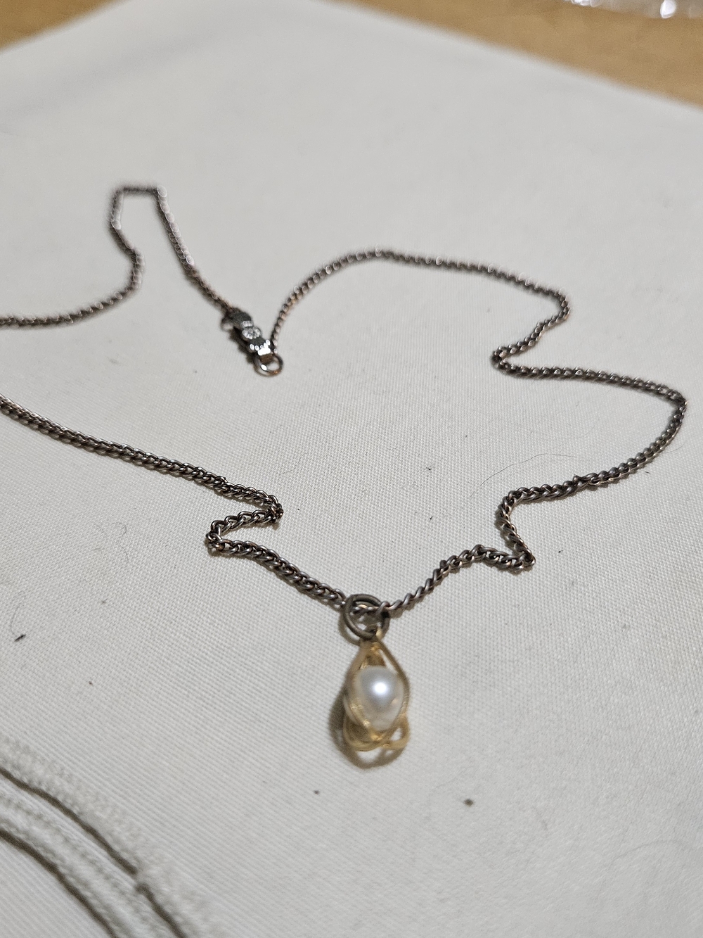 Elegant Pearl Drop Necklace - Gold-tones